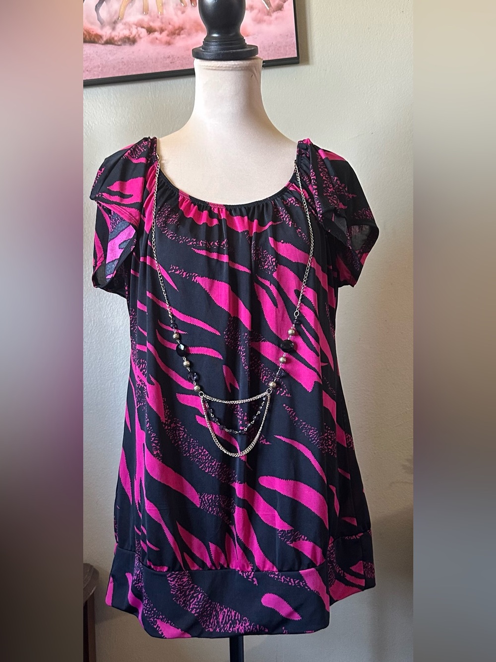 Women’s plus size 2X Short Sleeve Scoop Neck Top Black Fuchsia animal print y2k